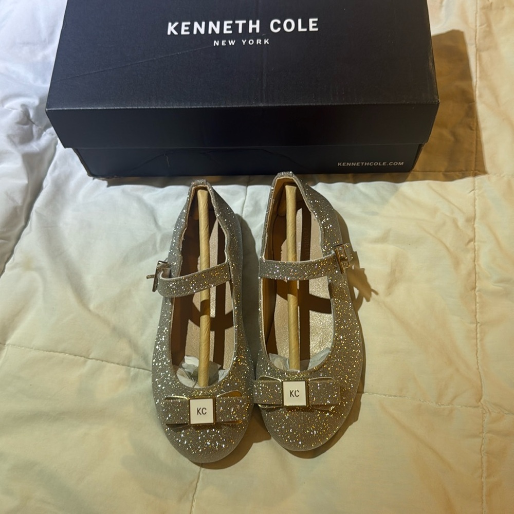 Kenneth Cole “daisy callie”
Girls ballet slippers